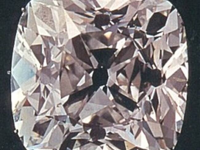 Hallan diamante de 500 quilates en Sudáfrica