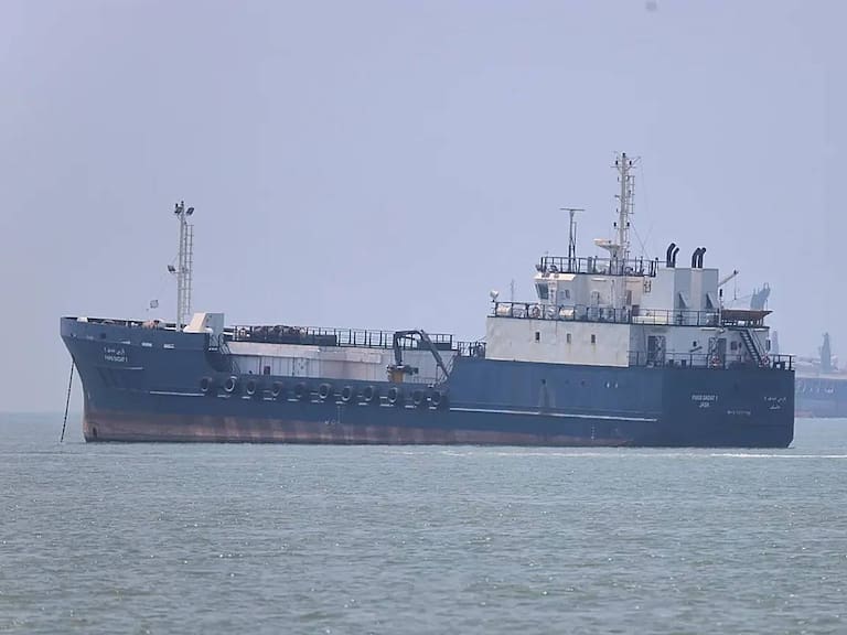 Irán anuncia cierre del estrecho de Ormuz tras ataques de Israel en Líbano