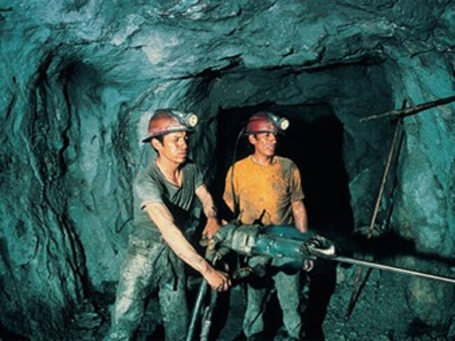 Prohibiciones a empresas mineras. Momento corporativo con Roberto Aguilar