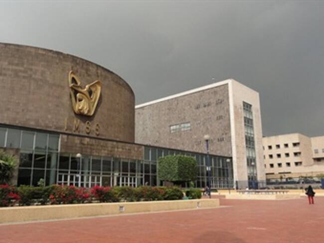 Consignan a mujeres que vendían plazas del IMSS