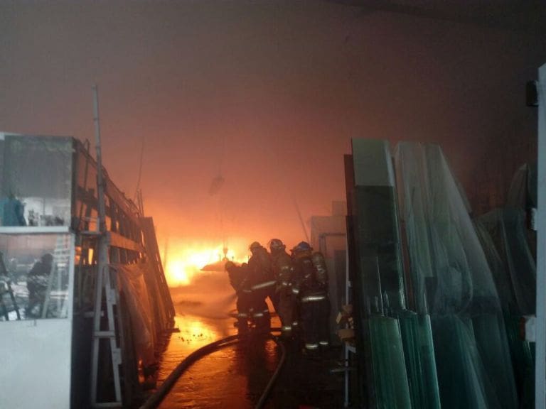 Se incendia vidriería en Guadalajara