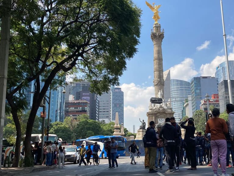 Bloqueos y marchas provocan caos vial en varios puntos de la CDMX
