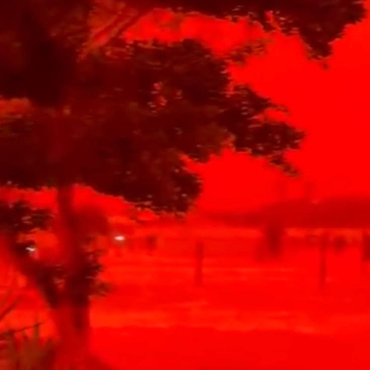 ¿Por qué se pintó de rojo sangre el cielo tras el paso de un ciclón tropical en Australia?