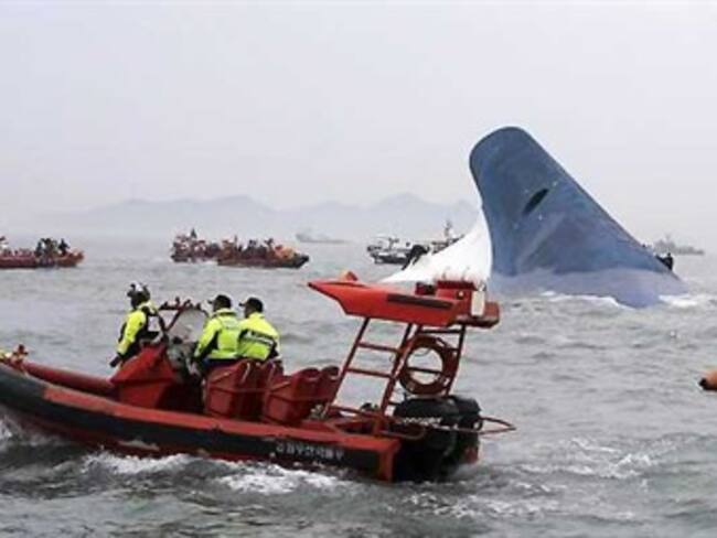 Emiten orden de arresto contra el capitán del barco hundido, en las costas de Corea del Sur