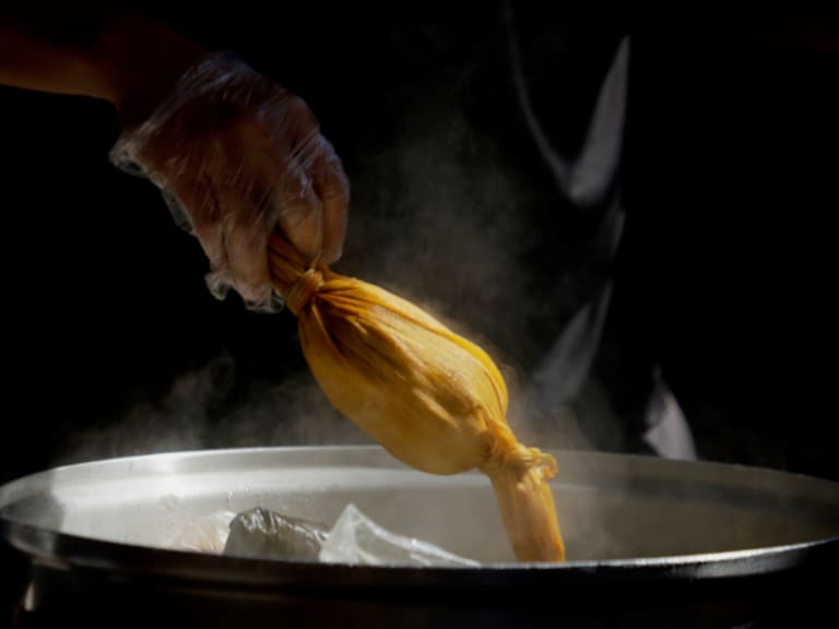 Siete niños, incluida una menor que dio positivo a fentanilo, ya fueron dados de alta tras la intoxicación por tamales en Puebla; el caso sigue bajo investigación.