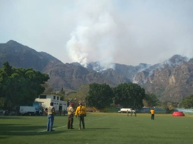 Suman 69 incendios forestales en el país, persiste el fuego en el Tepozteco