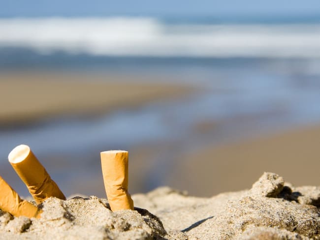 Buscan prohibir el consumo y venta de tabaco en playas de México