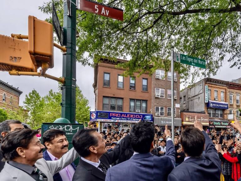 Los Tigres del Norte son inmortalizados en un calle en Nueva York