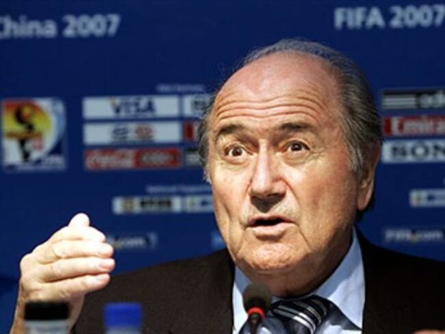 Futbol enfrenta 'tsunami' financiero: Blatter
