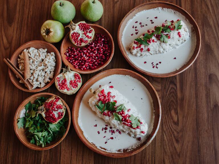Chiles en nogada, un platillo tradicional que nunca muere