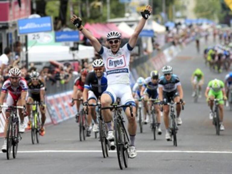 Desactivan coche bomba en Dublín en etapa de El Giro