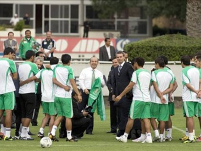 Recibe Calderón a Selección Nacional en Los Pinos