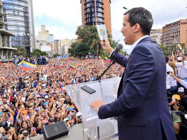 Juan Guaidó se proclama presidente interino en Venezuela