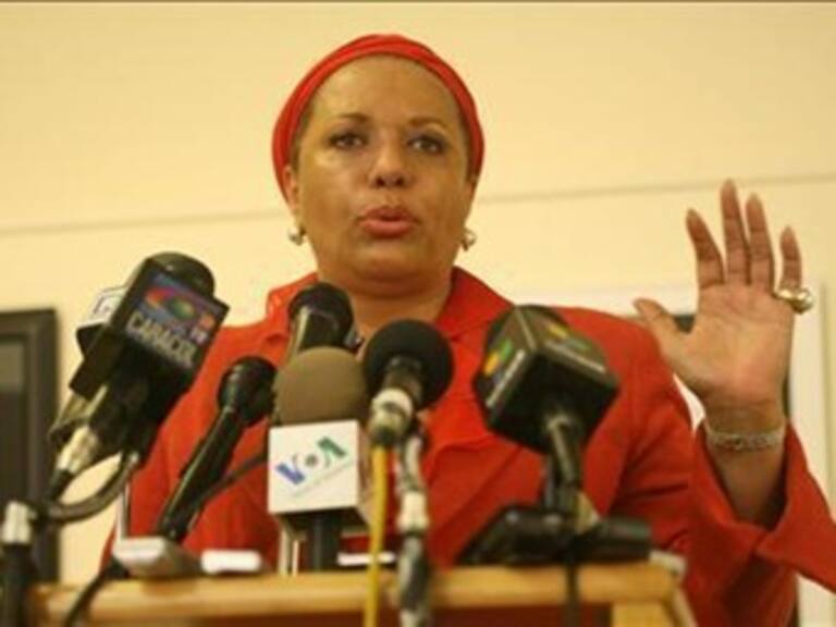 Advierte Piedad Córdoba riesgos de salida militar en Colombia