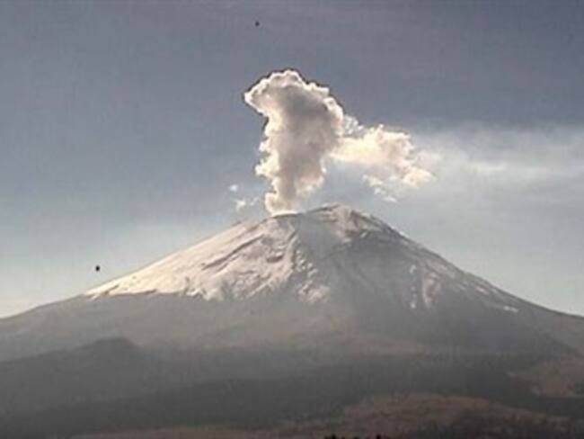 Emite Popocatépetl 120 exhalaciones durante últimas horas