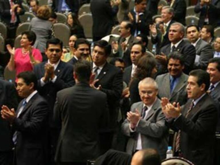 Darán más recursos a gobiernos panistas y priístas