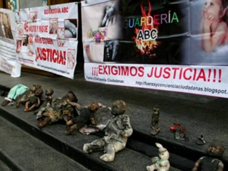 Padres de guardería ABC, denuncian detención arbitraria de dos de ellos