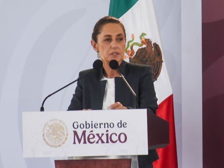 La presidenta Claudia Sheinbaum aseguró desde Michoacán que los gobiernos neoliberales solo decían patrañas.
