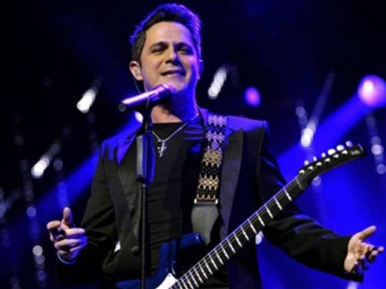 Da Alejandro Sanz toque mexicano a concierto en México
