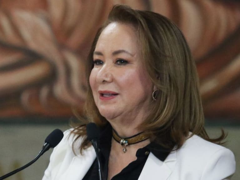 Decide UNAM rescindir contrato de asesora de tesis de Yasmín Esquivel