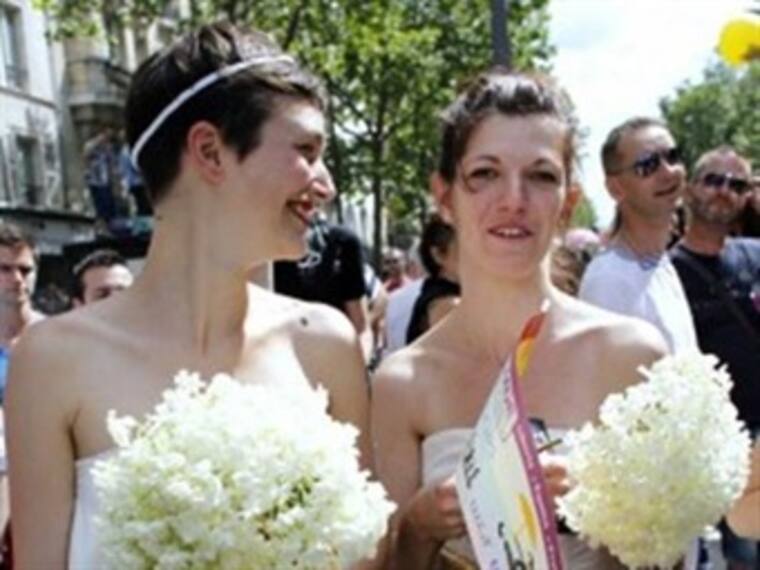 Aprueban matrimonio entre parejas del mismo sexo en París