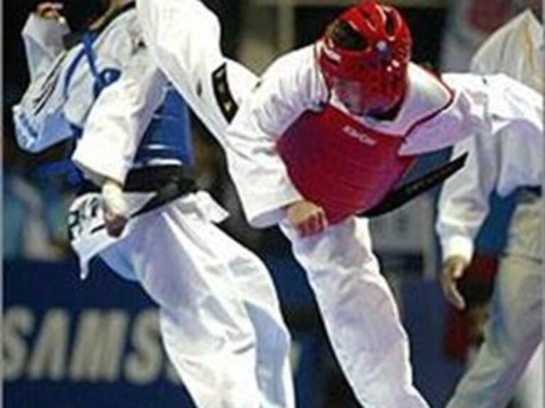 Gana César Rodríguez oro en taekwondo