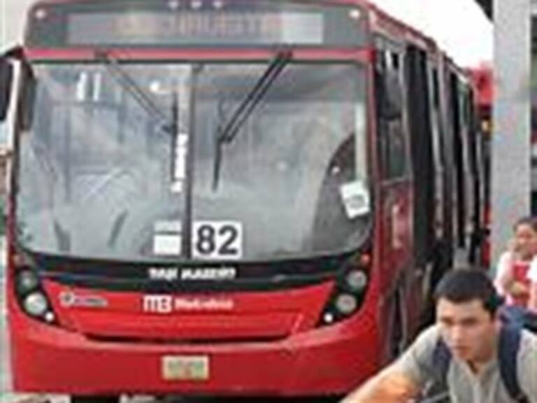 Se lesionan pasajeros tras incidente en Metrobús