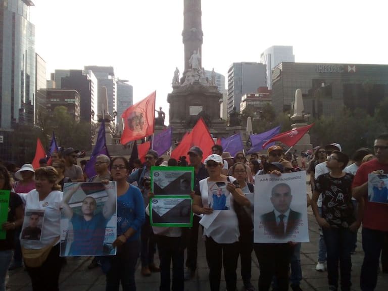 Marchan en CDMX por los estudiantes desaparecidos en Jalisco