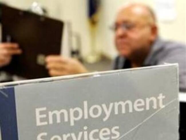 Caen solicitudes iniciales de ayuda por desempleo en EU