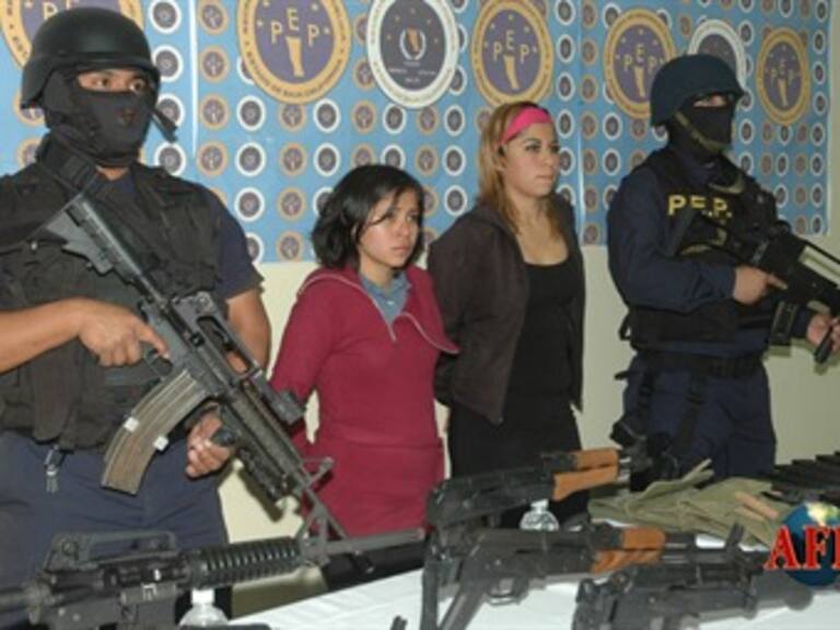 Detectan a mujeres con cocaína oculta en pelucas en Tamaulipas