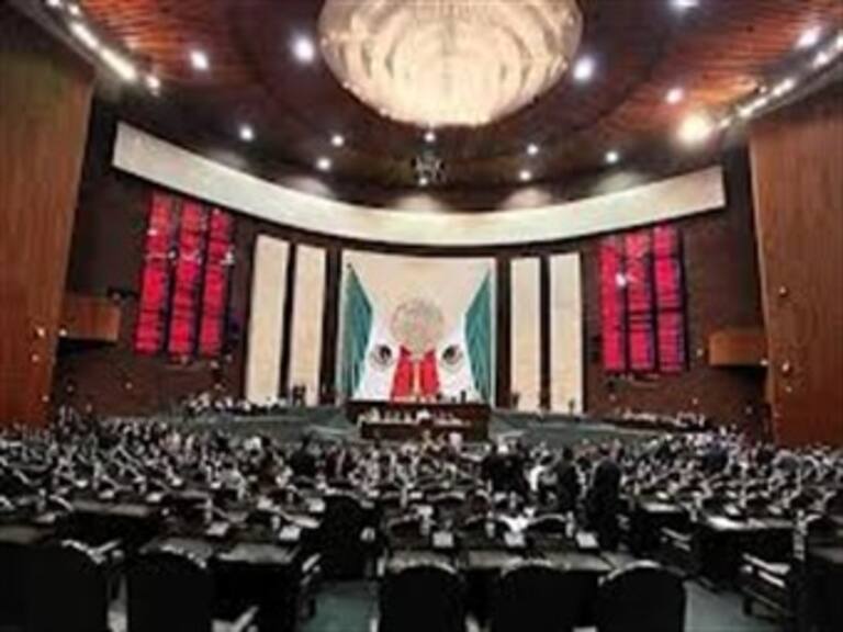 Con modificaciones aprueban Reforma Laboral