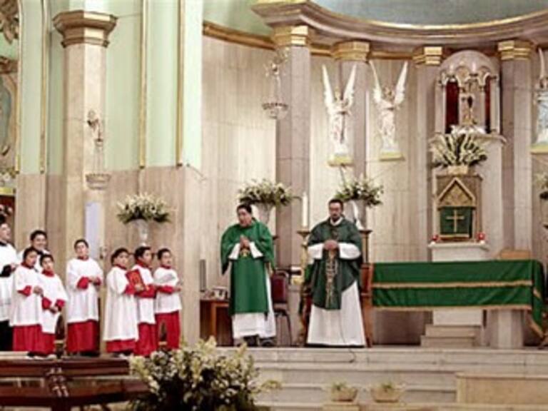 Suspende Arquidiócesis de México a sacerdote pederasta