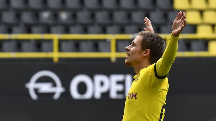 El Borussia Dortmund goleó al Schalke 04 en el regreso de la Bundesliga