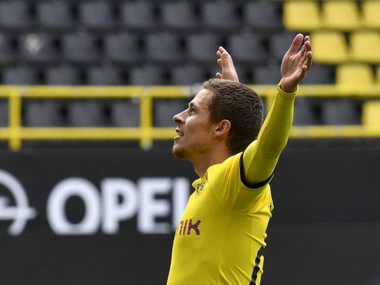 El Borussia Dortmund goleó al Schalke 04 en el regreso de la Bundesliga