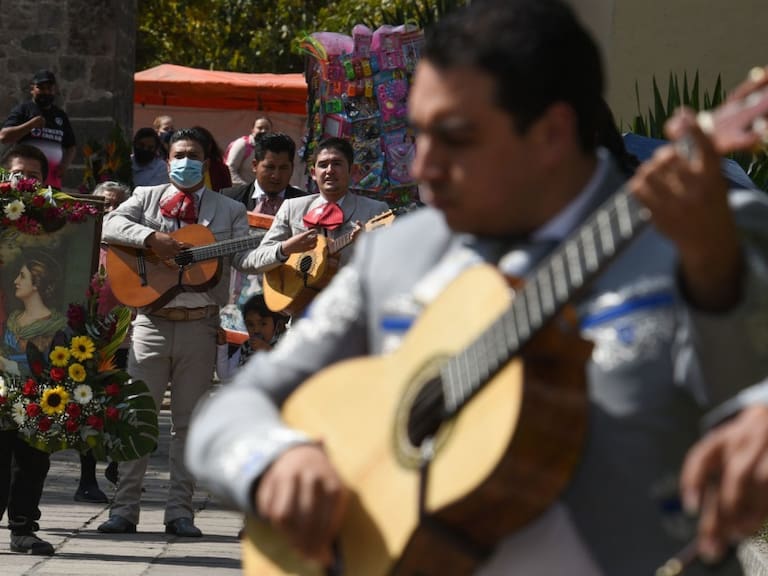 México reporta 53 muertes y 916 contagios de COVID-19 en 24 horas
