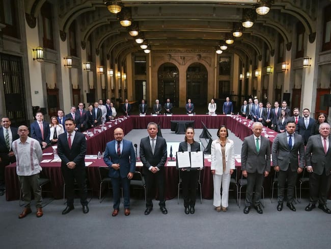 Gobierno de México y sector gasolinero renuevan estrategia para mantener gasolina regular por debajo de 24 pesos por litro