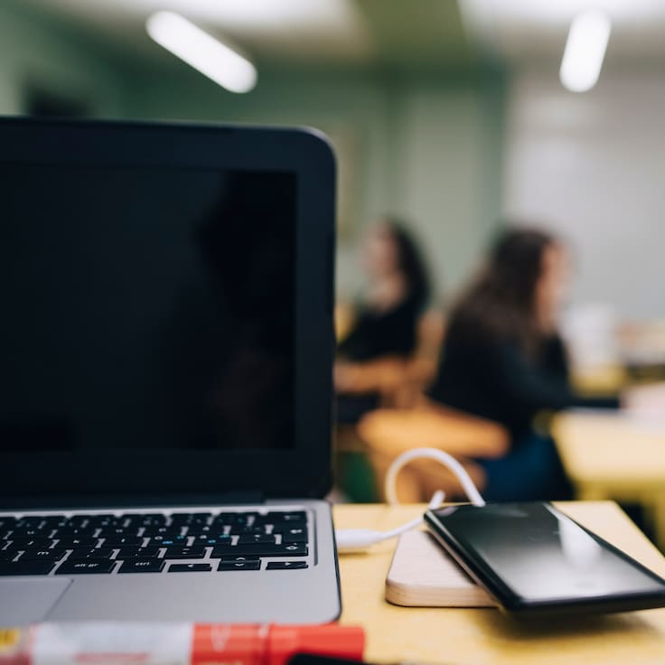 PRI propone tasa cero de IVA para internet, celular y plataformas educativas