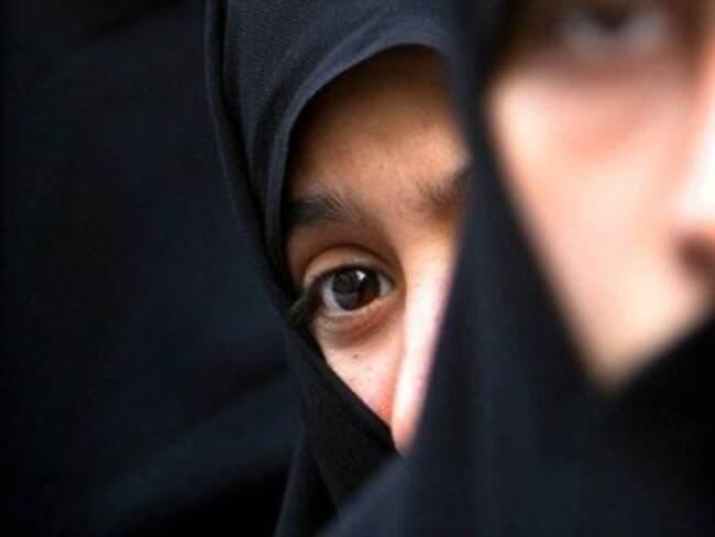 Irán suspende condena a lapidación, está bajo revisión