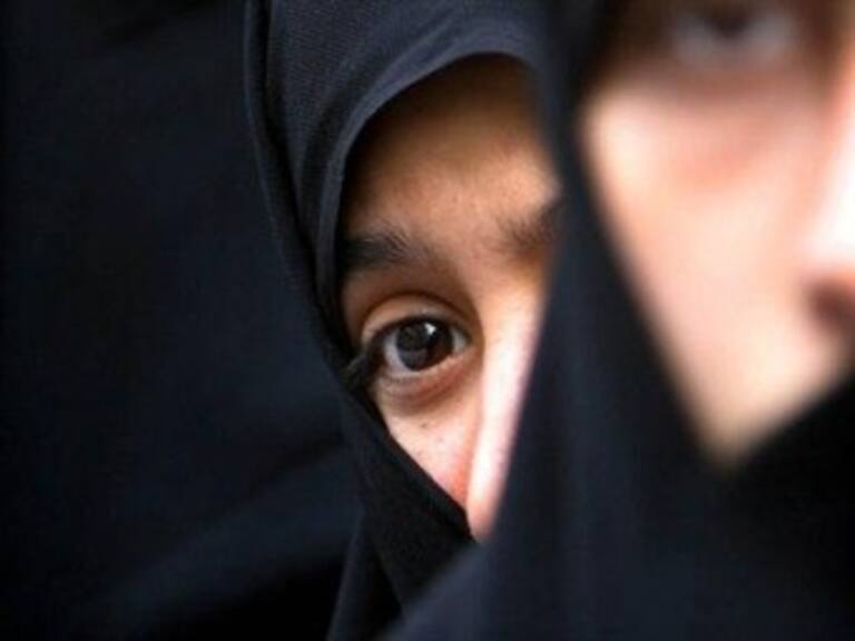 Irán suspende condena a lapidación, está bajo revisión