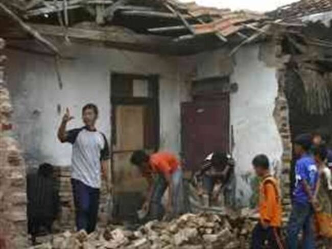 Podrían ser más de mil muertos en Indonesia por terremoto