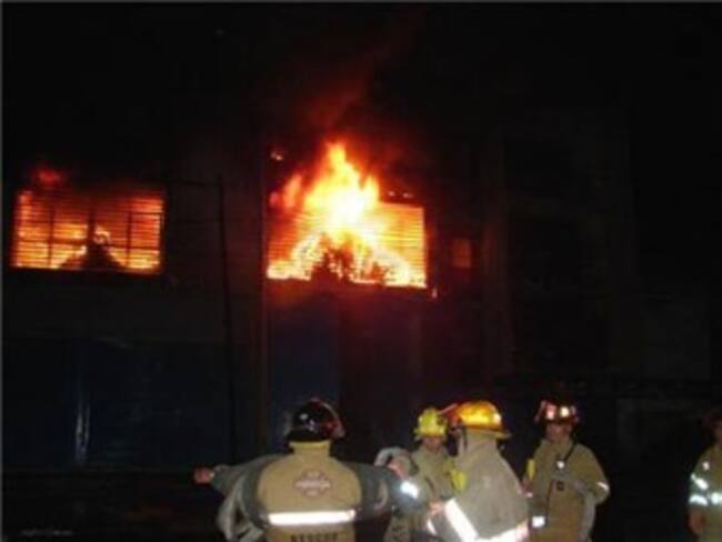 Reportan incendio en bodega de Naucalpan