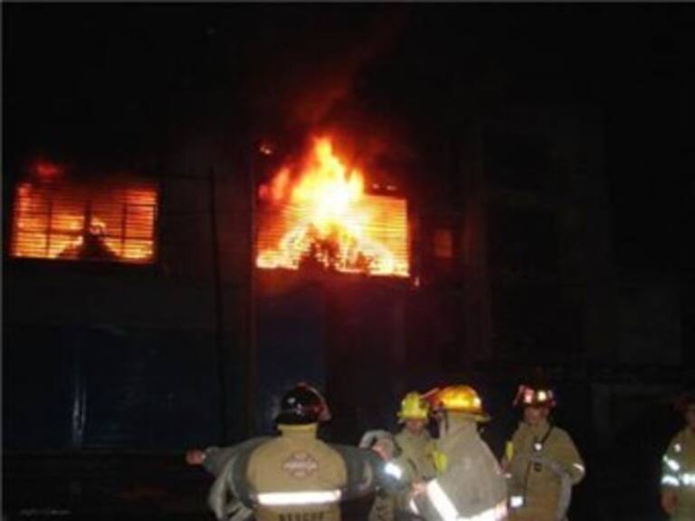 Reportan incendio en bodega de Naucalpan