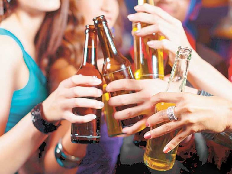 Retirarán licencia a establecimientos que vendan alcohol a menores.