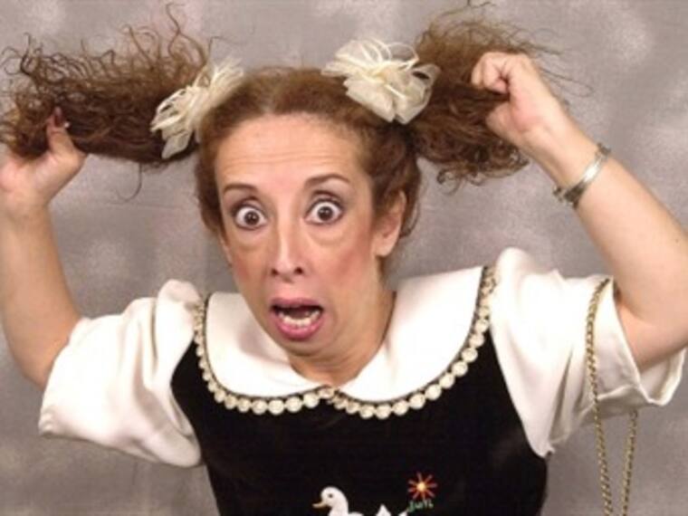 María Elena Saldaña le cuenta a Javier Poza que estuvo asustada pero mantuvo la calma en el incendio ocurrido en el Teatro Aldama