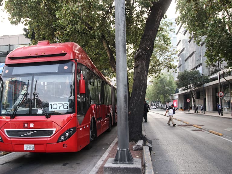 El Metrobús de CDMX tiene carril exclusivo para sus unidades de transporte.