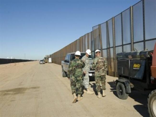 Detienen a soldados mexicanos por ingresar a EU