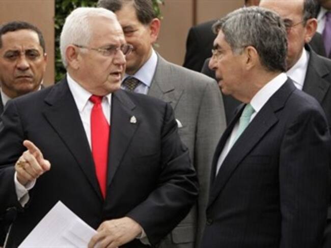 Acepta Micheletti reanudar diálogo con Zelaya