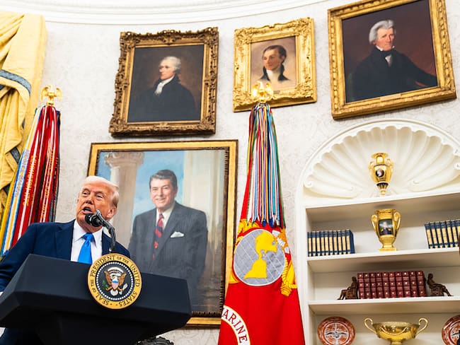 Donald Trump vuelve a amenazar con subir los aranceles un 25%, si los países compran petróleo venezolano