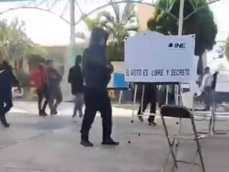 Hombres armados irrumpen elecciones Tlapanalá, Puebla y roban más de 500 boletas