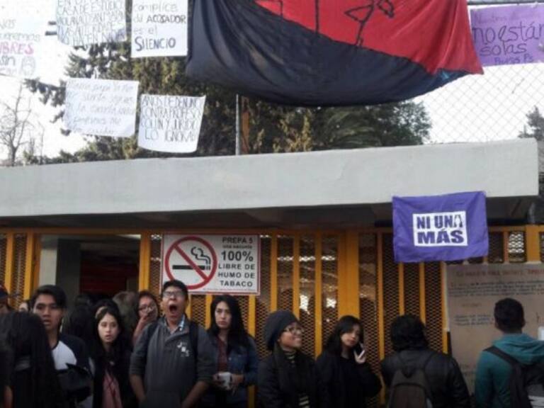 Estudiantes de la Prepa 5 de la UNAM denuncian acoso de un profesor